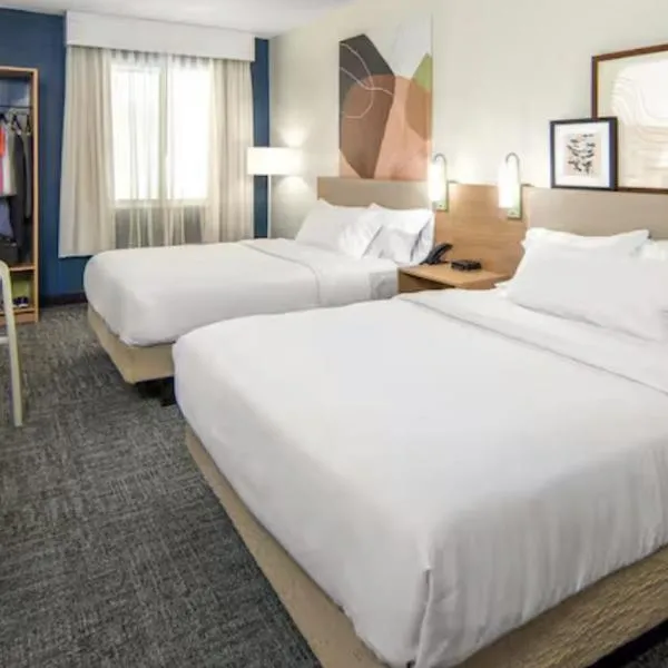 Spark By Hilton Evansville Downtown，位于埃文斯维尔的酒店