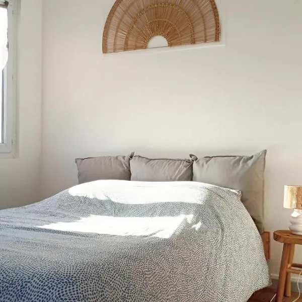 Maisonnette cosy avec parking - Séjour pro ou détente，位于Landrévarzec的酒店