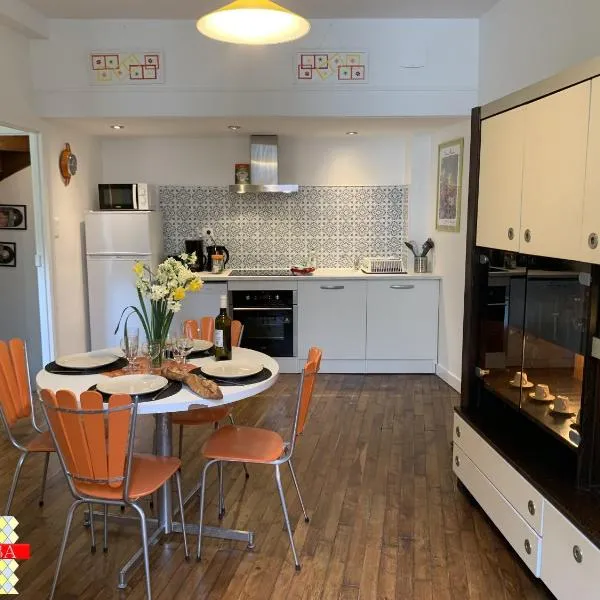 Barque Fleurie Esprit Rétro, Jardin & Parking Privé，位于德罗讷河畔欧布泰尔的酒店