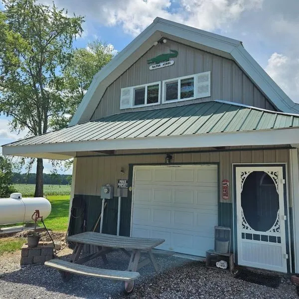 Cozy studio 1-bed country apartment cabin condo in Oak Harbor with AC，位于Oak Harbor的酒店