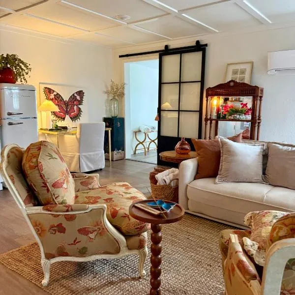 The Wing - luxurious king suite tiny studio home!，位于尤里卡斯普林斯的酒店