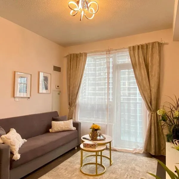 Luxurious Condo Apartment with Direct Subway Access，位于多伦多的酒店