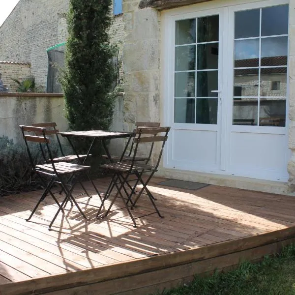 Chambre Au clos des auges，位于Saint-Saturnin-du-Bois的酒店