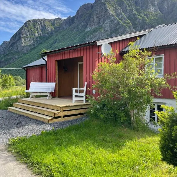 Converted barn in peaceful countryside near Farstadsanden，位于Farstad的酒店