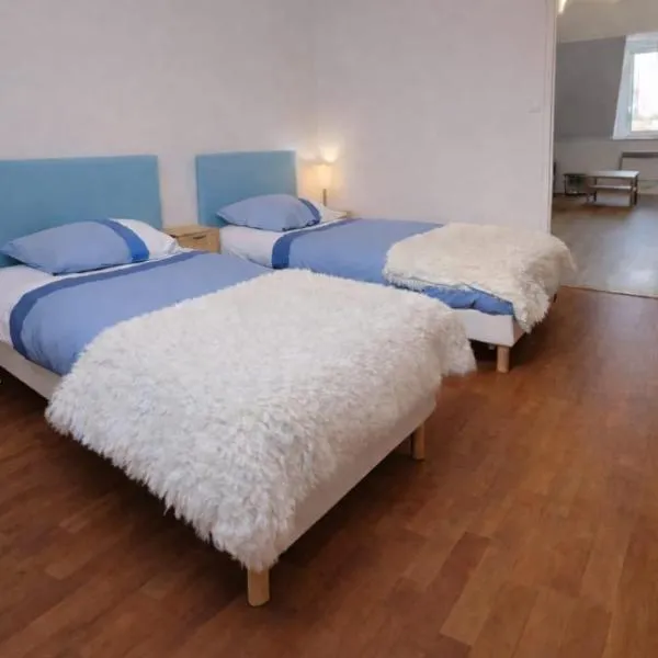 Functional and convenient apartment avec wifi，位于La Machine的酒店