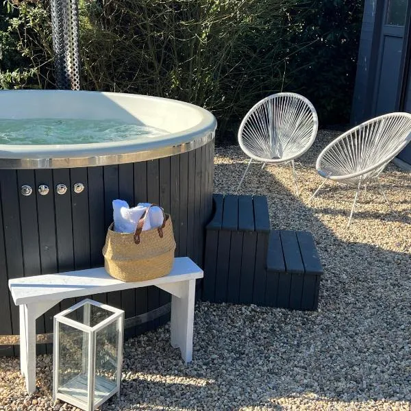 House Lexington mit Sauna & Whirlpool am See，位于韦特林根的酒店