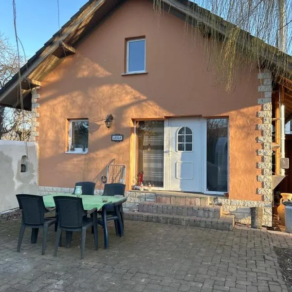 Ferienhaus Garda Hundefreundlich großer Garten Terrasse WLAN，位于Günthers的酒店