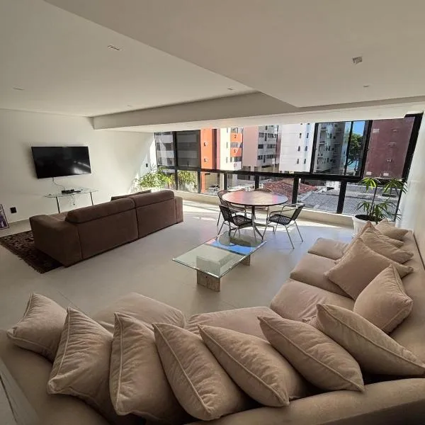 Apartamento de 250m2 amplo e luxuoso com Vista mar e 4 quartos，位于马塞约的酒店