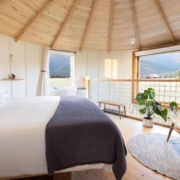 Clark Farm Silos #2 - Incredible Mountain Views，位于卡利斯佩尔的酒店