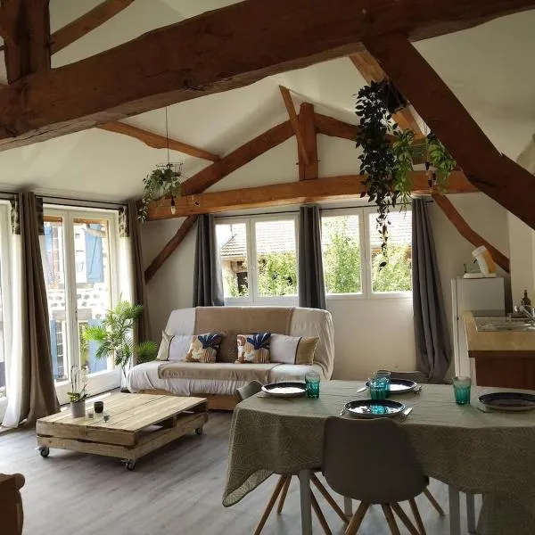 La Cabane aux Hirondelles，位于Entraigues的酒店