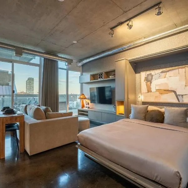 Downtown Views | Boutique Luxury Suite + Workspace，位于卡尔加里的酒店