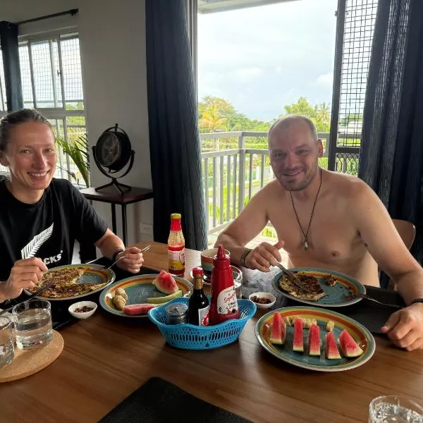Uncle George's Free Breakfast with Double Room Seaview Direct to Lautoka Pier，位于劳托卡的酒店