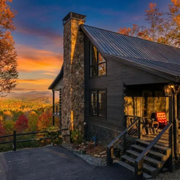 Top of the Mountain Breathtaking Views Hot Tub，位于蓝岭的酒店