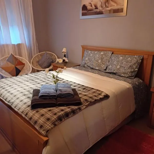 Q3 Suiteroom Sofia's Happy Apartment Loulé Quarteira Almancil，位于楼尔的酒店