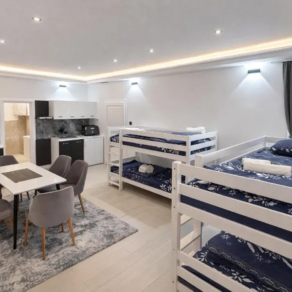 One-bedroom family apartment,位于波斯尼亚克鲁帕的酒店