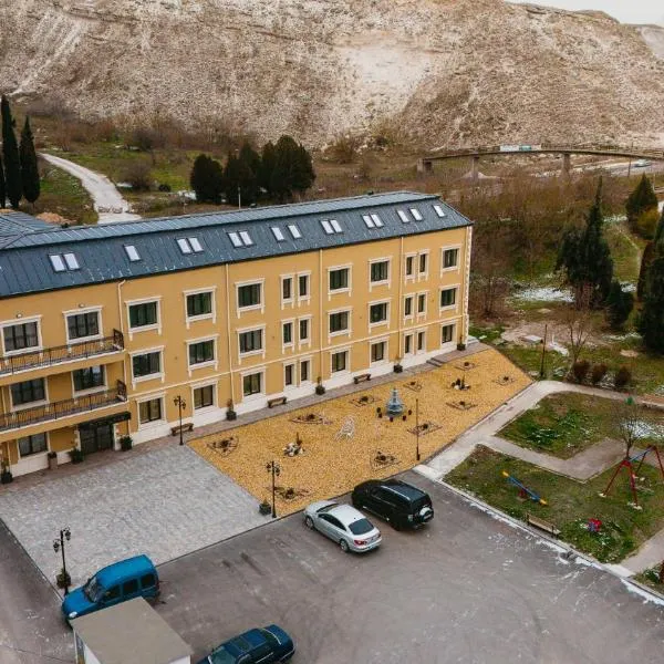 Port Lake Hotel，位于Beloslav的酒店
