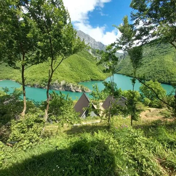 Twin Villas Komani Lake，位于Koman的酒店