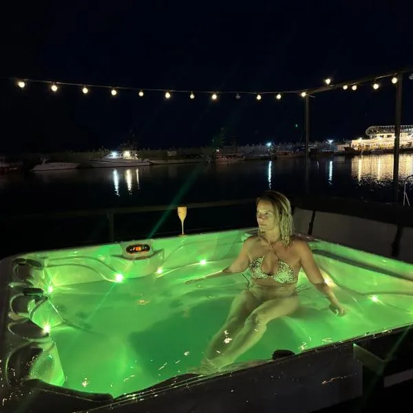 SeaEsta Floating Houses，位于康斯坦察的酒店