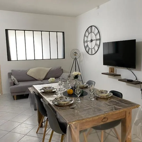 Gite du Trefoux logement le Villainois，位于Villaines-la-Gonais的酒店