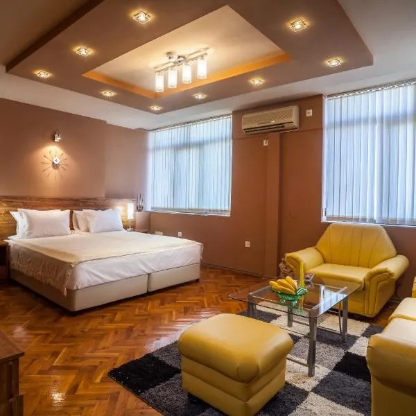 Panorama Top Floor Rooms in Hotel Tundzha，位于Dzhinot的酒店