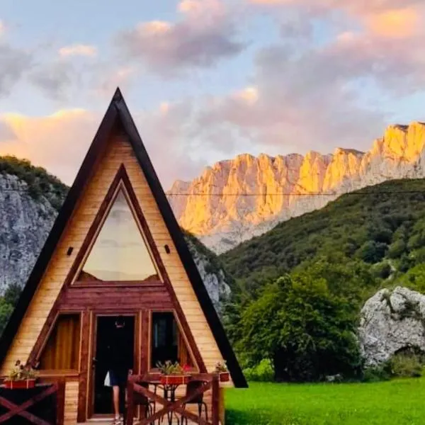 Etno Cottages Komarnica Authentic Peaceful Mountain Getaway，位于Šavnik的酒店