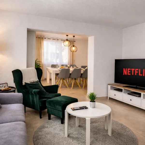 II Bergblick Apartment & Family Lounge II - Messe - Ideal für Business & Urlaub - Keine Monteure，位于Friedrichshafen的酒店