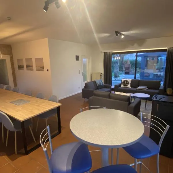 Ganzendrieshoeve - 3 Bedroom, 2 Bathroom Holiday Home with Large Garden，位于Rumst的酒店