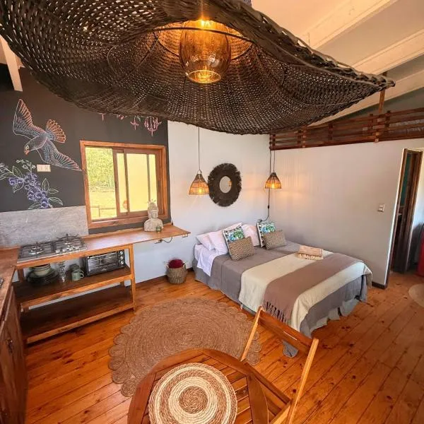 Tiny House Al lado del río，位于利纳雷斯的酒店
