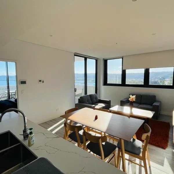 Luxury in the Sky - Modern Gosford Apartment，位于戈斯福德的酒店