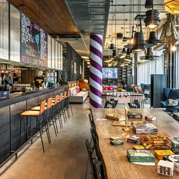 Moxy Kaunas Center，位于考纳斯的酒店