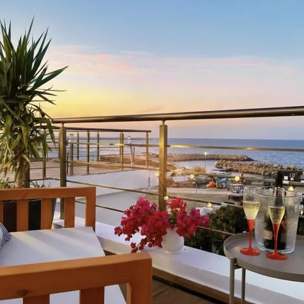 Spacious Sanctuary Cove B3 duplex with Sea View in Kyrenia Girne，位于凯里尼亚的酒店