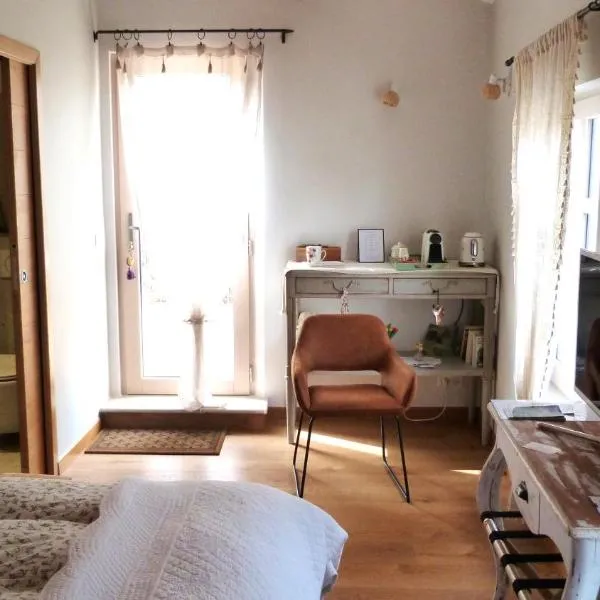 Mas des Treilles - Chambre d'hôtes "Côté Villages"，位于曼讷的酒店