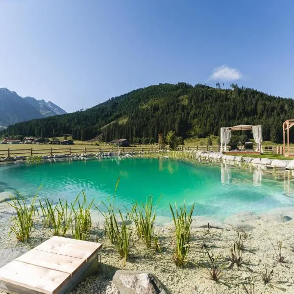 Traumhotel Alpina - 4 Sterne Superior Luxushotel, hoteleigenen Badesee, Adults Only，位于盖洛斯的酒店