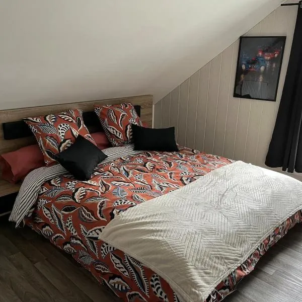 Logement indépendant à la campagne proche du Pôle européen du Cheval et Circuit des 24h du Mans,位于Courceboeufs的酒店