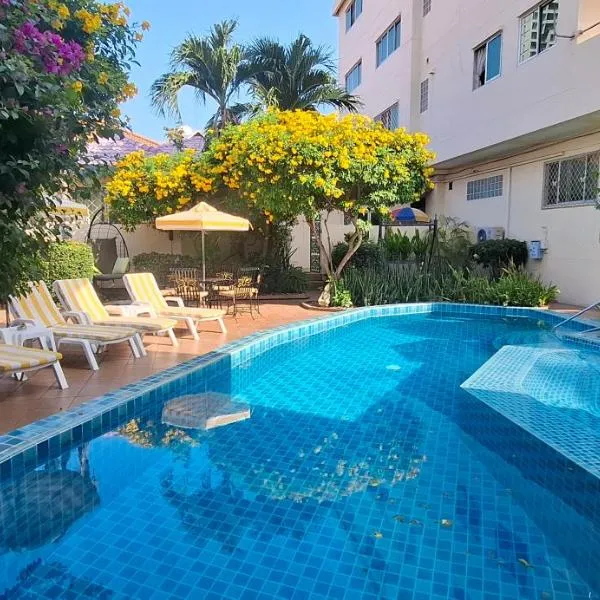 BUTTERFLY GARDEN BOUTIQUE RESIDENCES by Frasier, A Lifestyle Destination Apt and Villas 1 to 3 Bedroom units, 2 Full Bathrooms, Rain shower, Spa bath, Complete kitchen, Staff 24-7,Fast fiber optic WIFI, 55" SMART TV's, Free BBQ,，位于南芭堤雅的酒店