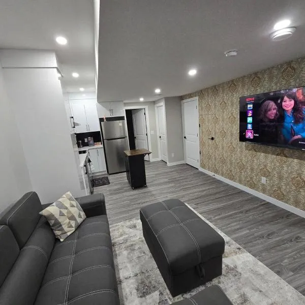 Cozy 2 Bedroom basement Suite，位于卡尔加里的酒店
