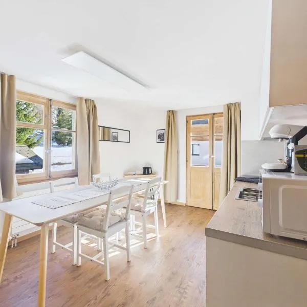 Family Apartment near Zermatt with Stunning Views，位于兰达的酒店