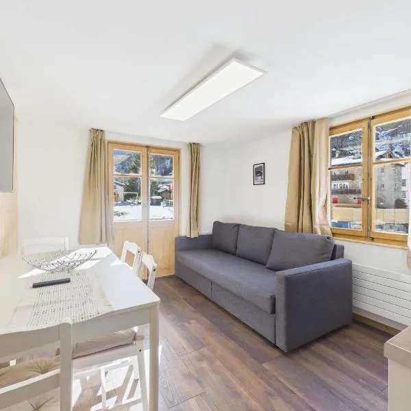Spacious Alpine Family Apartment near Zermatt，位于兰达的酒店