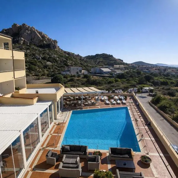 Hotiday La Maddalena Porto，位于马达莱纳的酒店