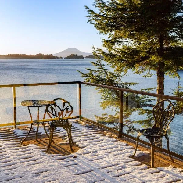 Hot Tub & Whale Watching! Scenic Sitka Escape,位于锡特卡的酒店
