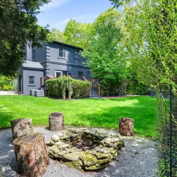 BlackBerry - Private home with Jacuzzi year-around,位于东汉普顿的酒店