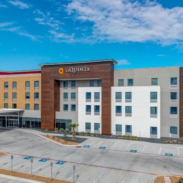 La Quinta Inn & Suites by Wyndham Eagle Pass，位于伊格尔帕斯的酒店