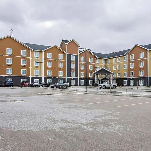 Travelodge Suites by Wyndham Estevan，位于Estevan的酒店