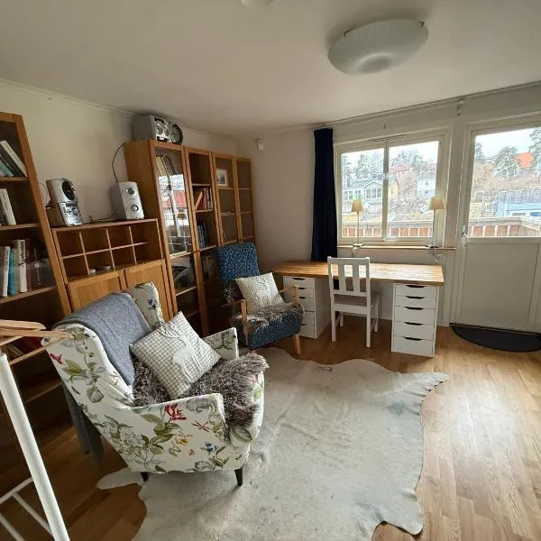Lägenhet 2 sovrum med vardagsrum och kök i villa med gemensam ingång，位于斯德哥尔摩的酒店
