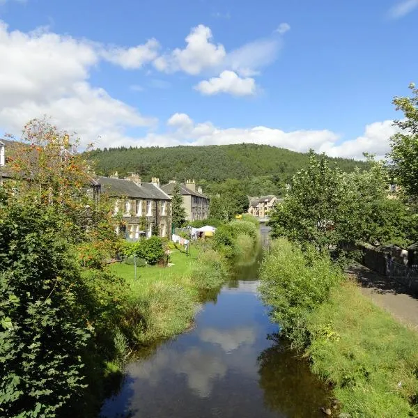 Peebles Cottage Apartment with River View and Bike Store，位于皮布尔斯的酒店