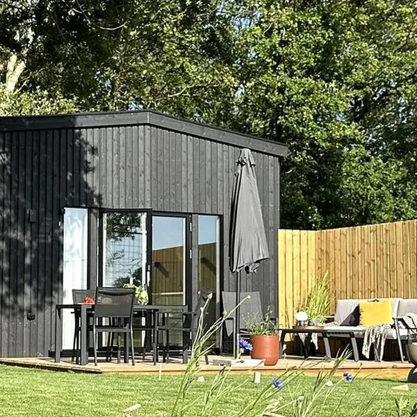 Skrylle Hideaway - cozy tiny house near Lund，位于Dalby的酒店