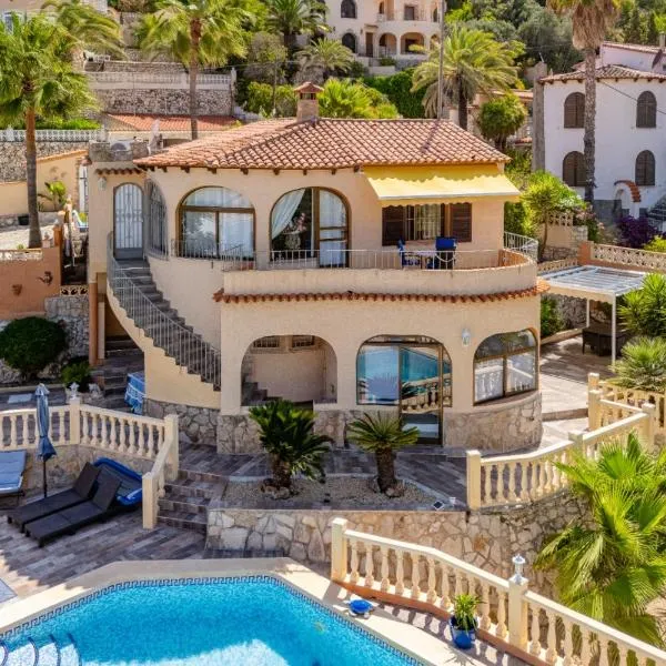 Villa Apartment with Private Pool and Ifach View，位于卡尔佩的酒店