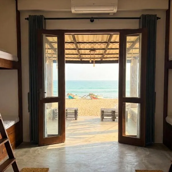 Trinco Beach Bunks，位于亭可马里的酒店