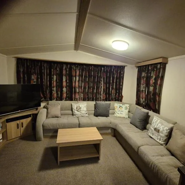 Lakeland Deluxe Caravan Hire，位于Flookburgh的酒店