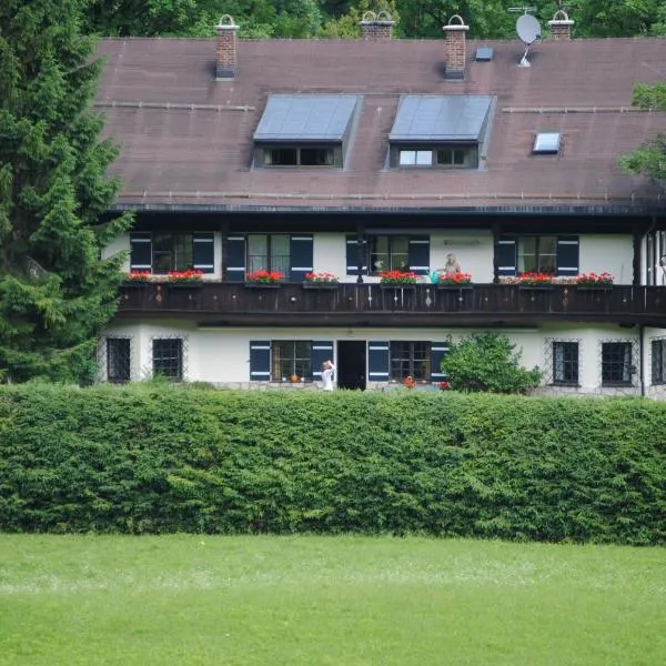 Ferienwohnung Alpenvilla，位于比绍夫斯维森的酒店